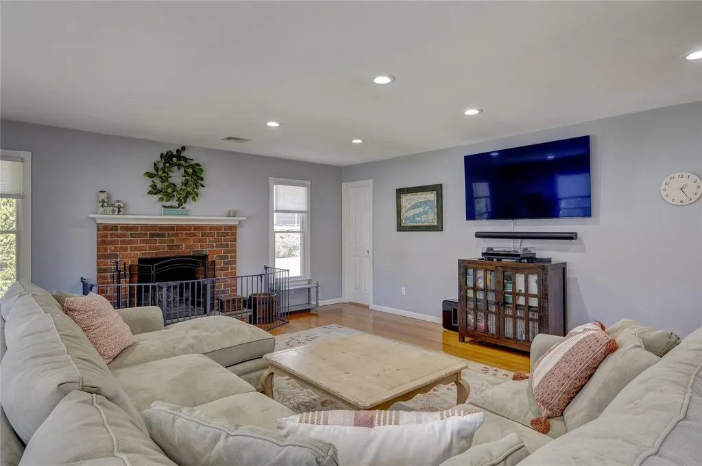 98 Gillette Avenue Patchogue NY 11772