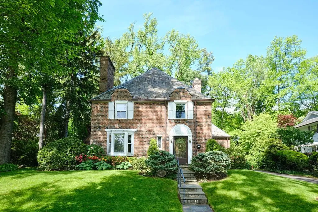 21 Hereford Road Great Neck NY 11020