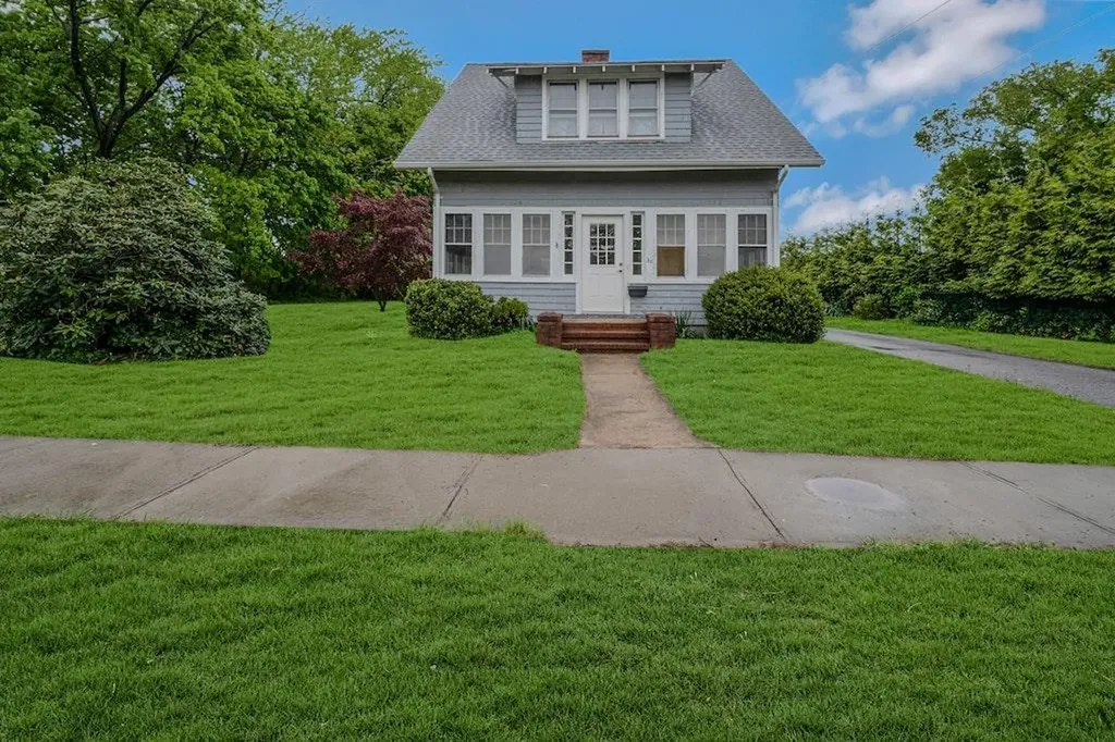 30 Hallock Street Riverhead NY 11901