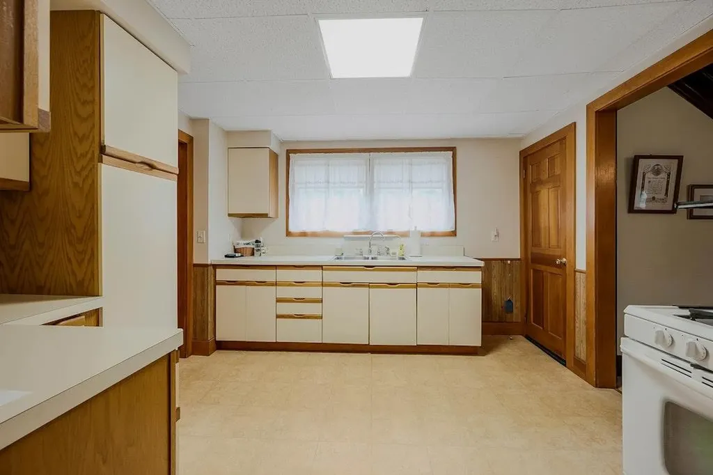 30 Hallock Street Riverhead NY 11901