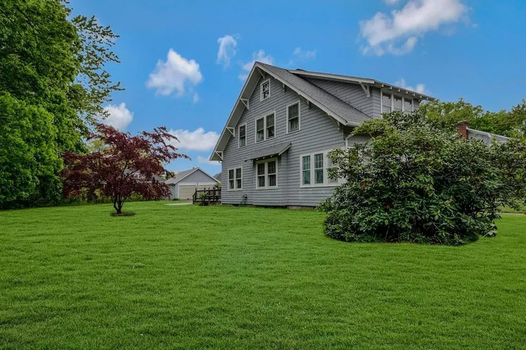 30 Hallock Street Riverhead NY 11901