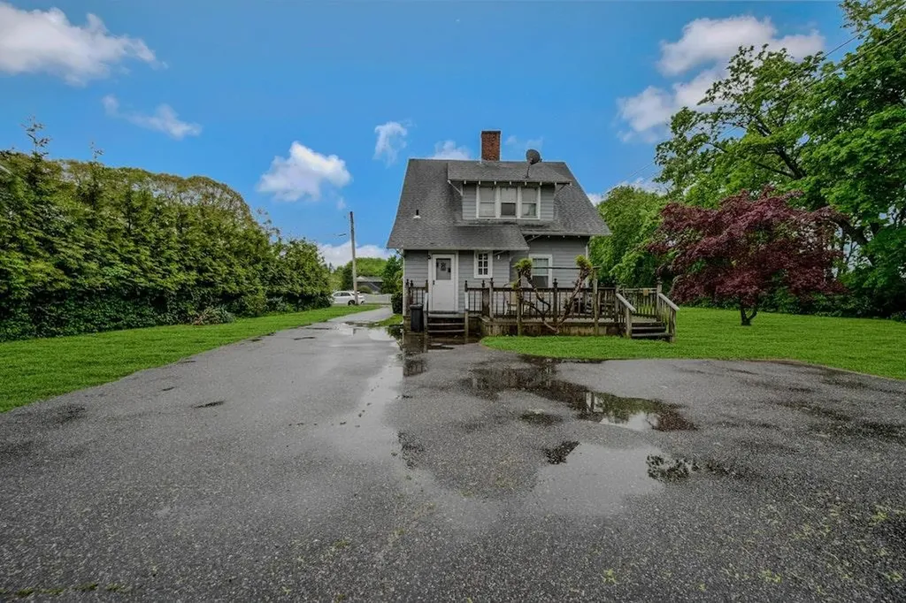 30 Hallock Street Riverhead NY 11901
