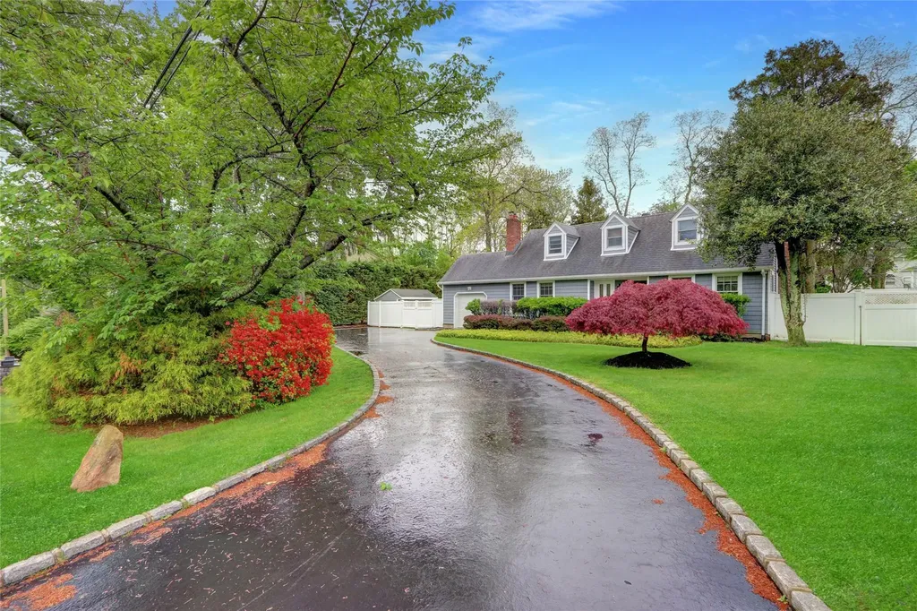 34 Sams Path Rocky Point NY 11778
