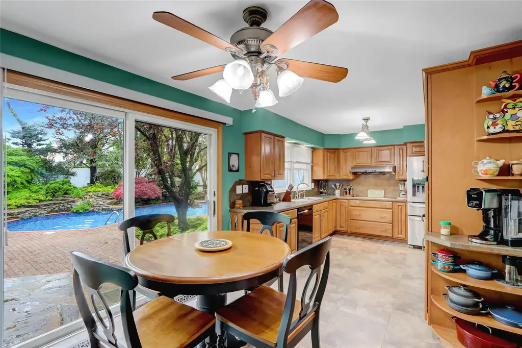 34 Sams Path Rocky Point NY 11778