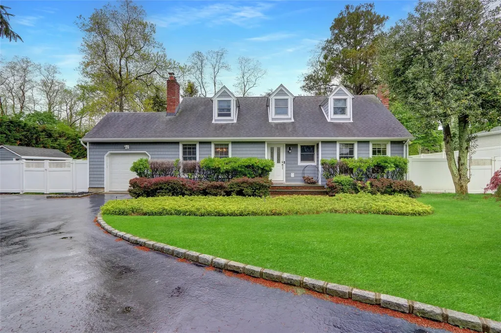 34 Sams Path Rocky Point NY 11778