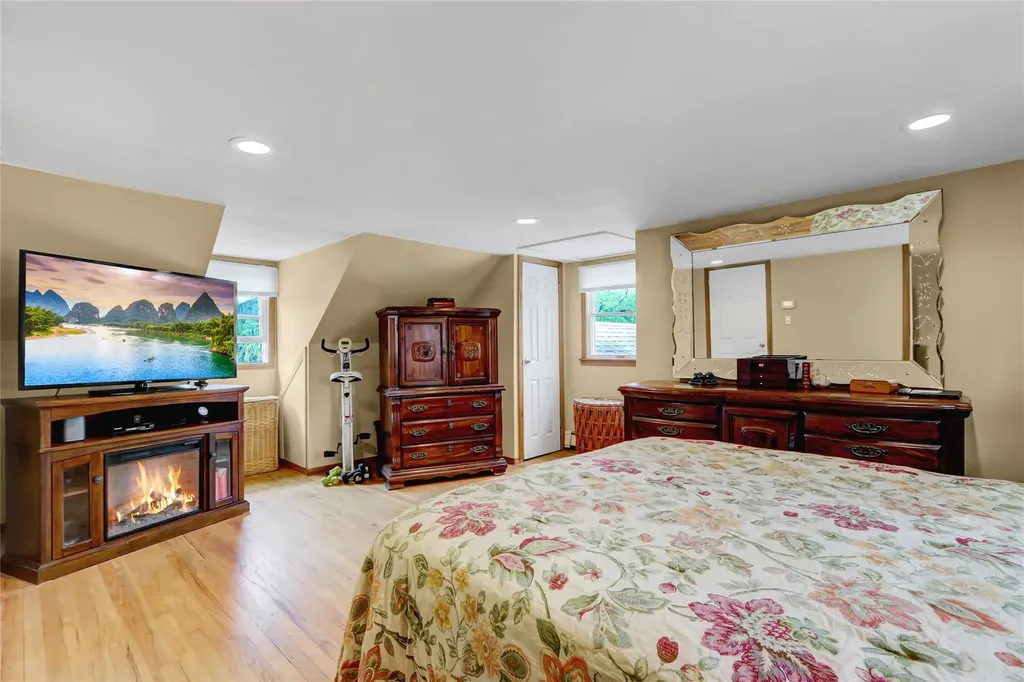 34 Sams Path Rocky Point NY 11778