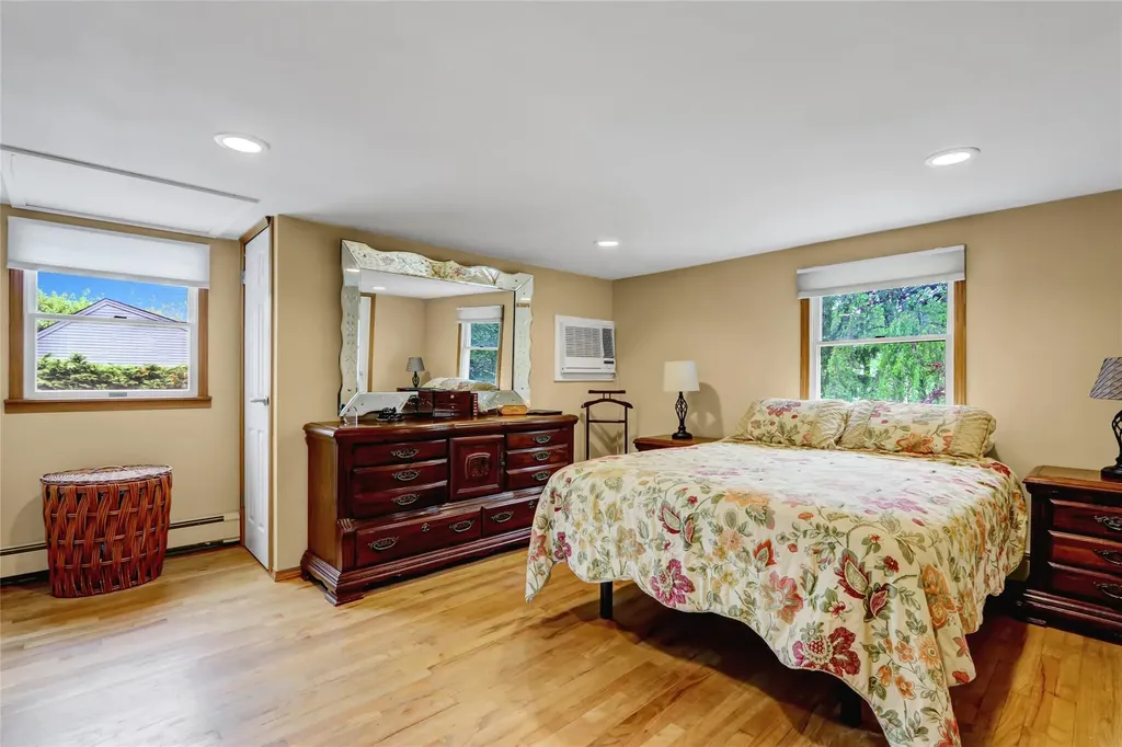 34 Sams Path Rocky Point NY 11778