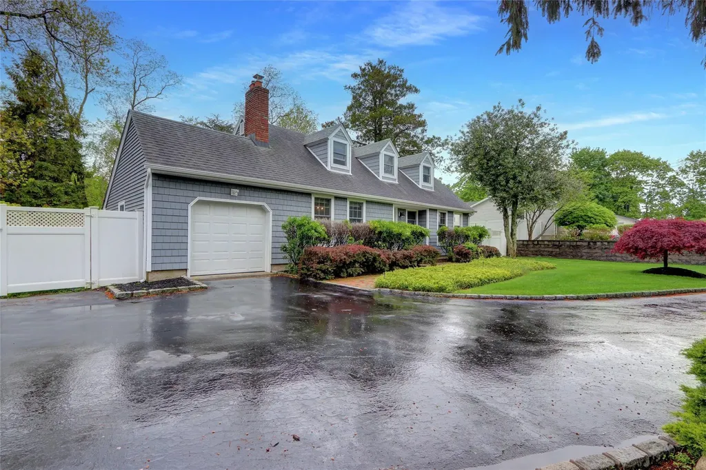 34 Sams Path Rocky Point NY 11778