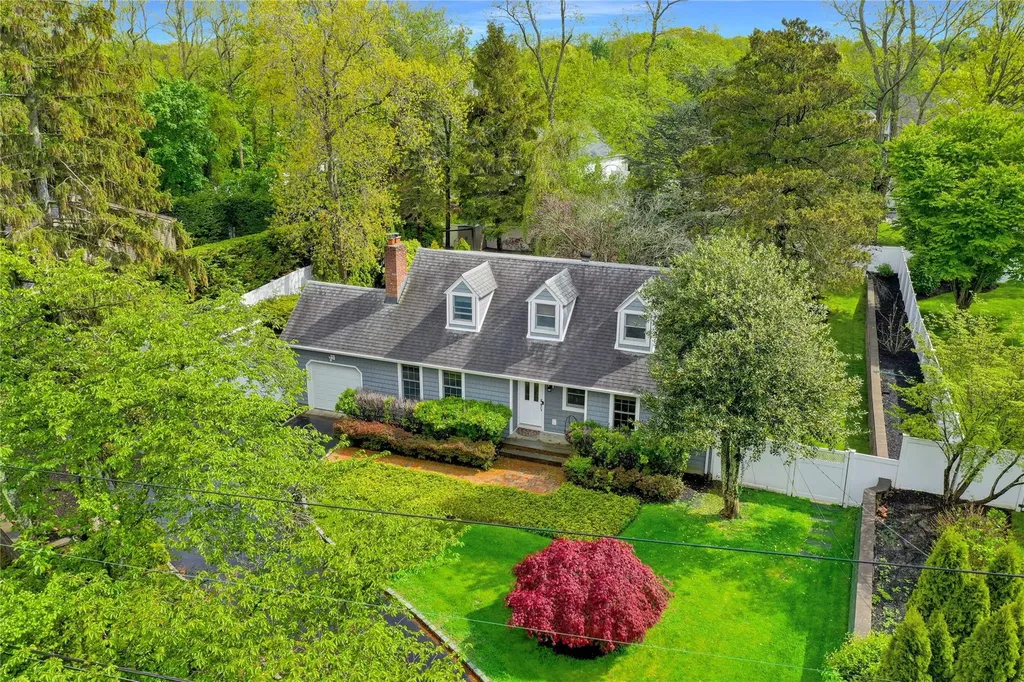 34 Sams Path Rocky Point NY 11778
