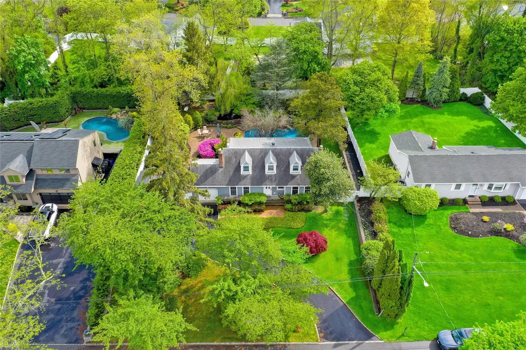 34 Sams Path Rocky Point NY 11778