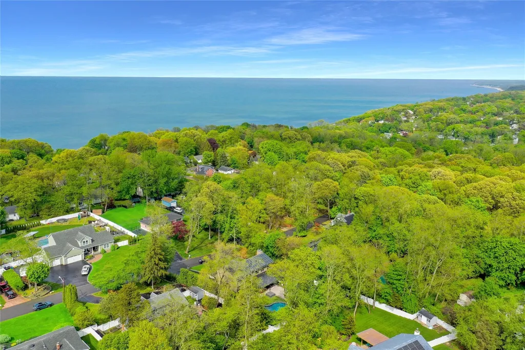 34 Sams Path Rocky Point NY 11778