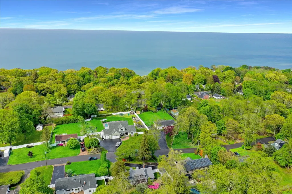 34 Sams Path Rocky Point NY 11778