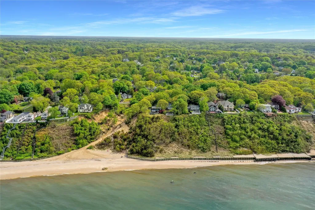 34 Sams Path Rocky Point NY 11778