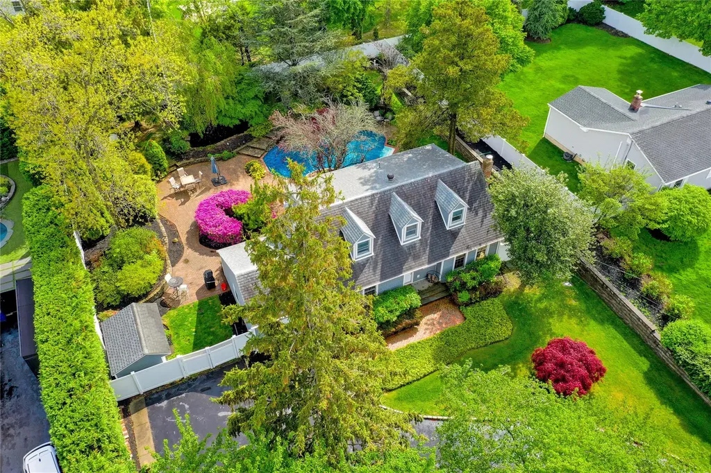 34 Sams Path Rocky Point NY 11778