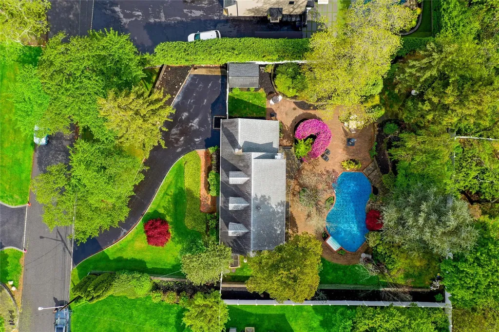 34 Sams Path Rocky Point NY 11778