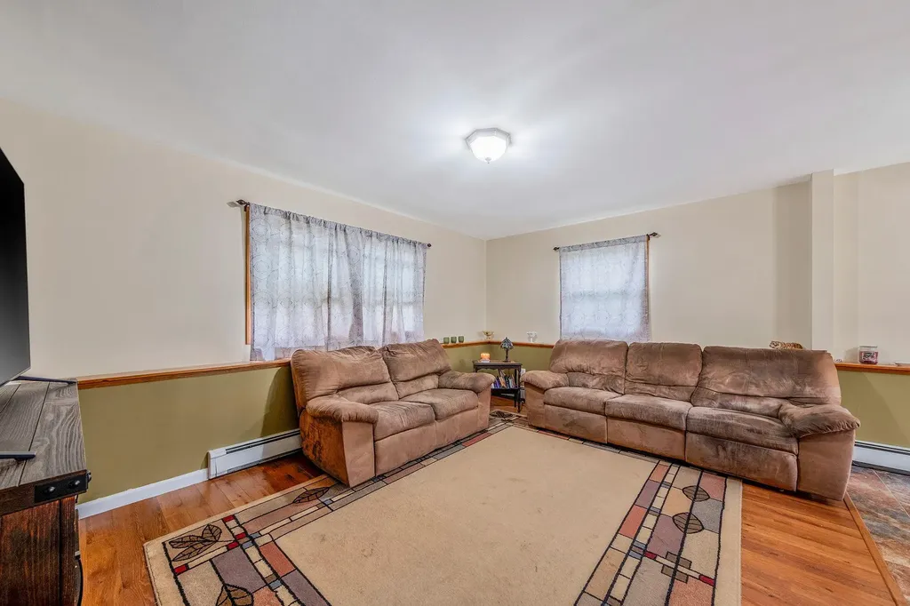 4 Flintlock Lane Selden NY 11784