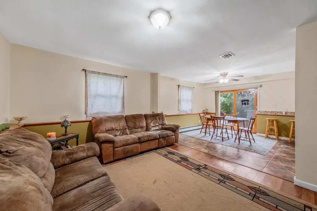 4 Flintlock Lane Selden NY 11784