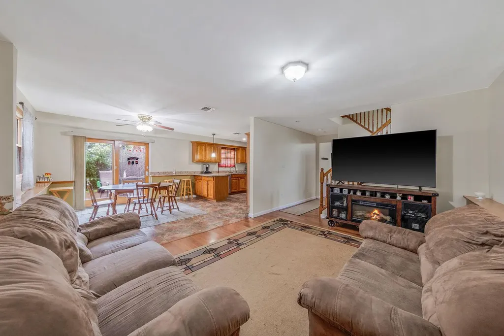 4 Flintlock Lane Selden NY 11784