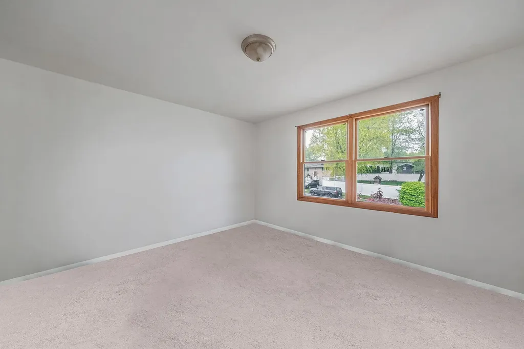 4 Flintlock Lane Selden NY 11784