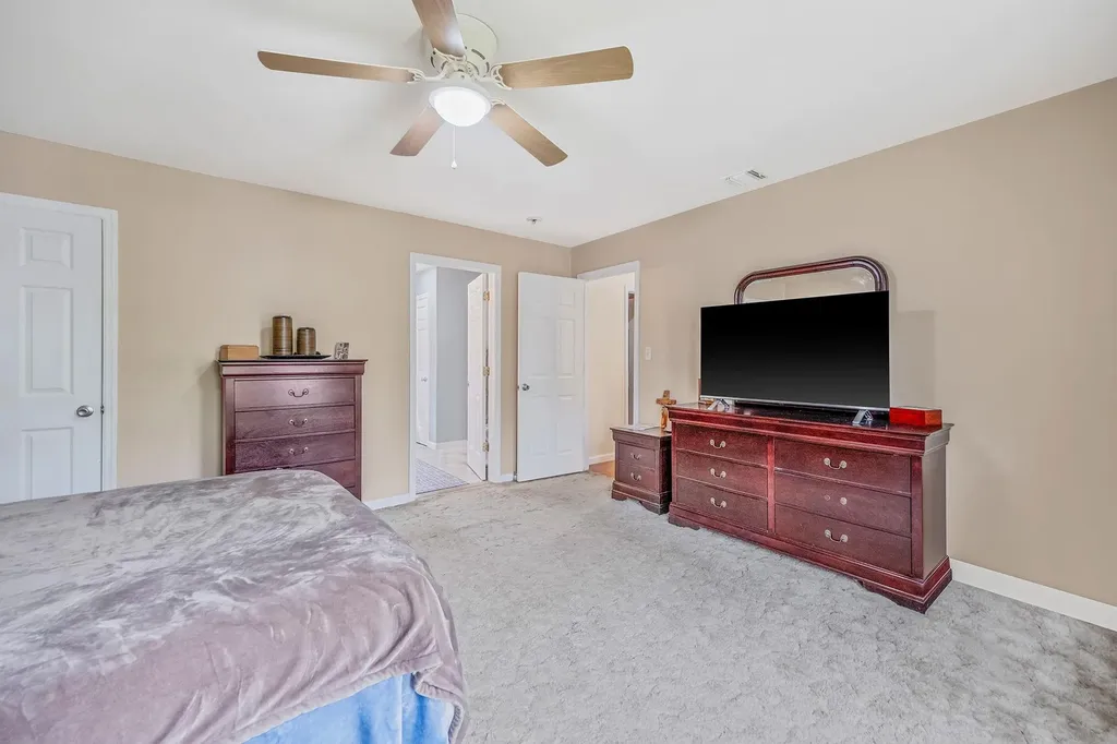 4 Flintlock Lane Selden NY 11784