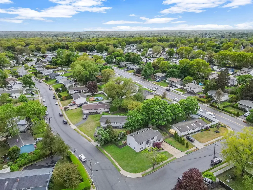 4 Flintlock Lane Selden NY 11784