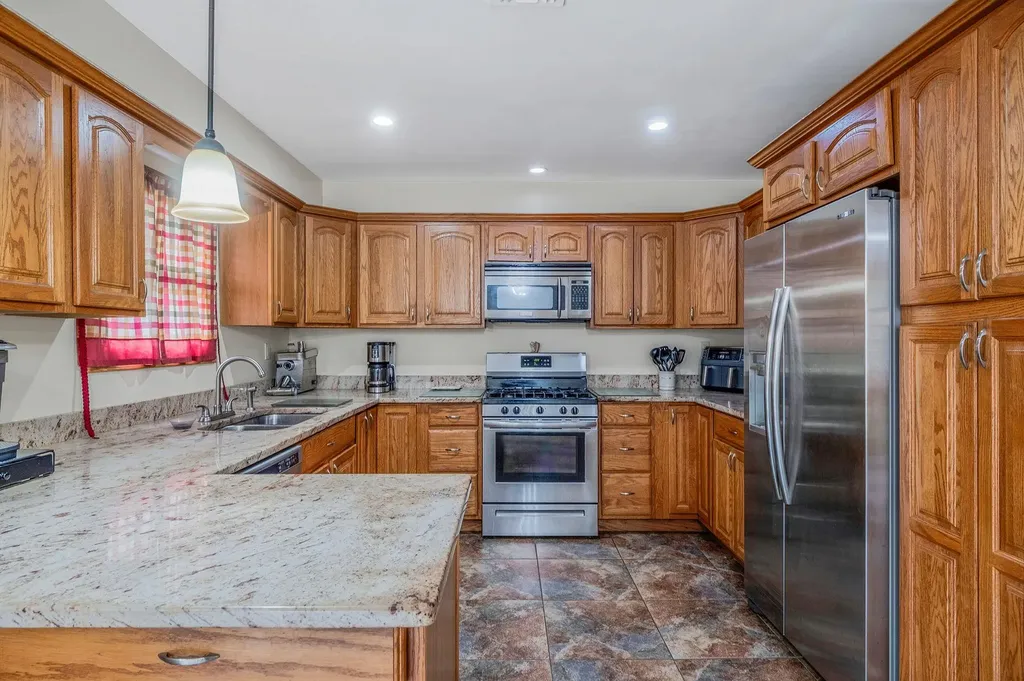 4 Flintlock Lane Selden NY 11784