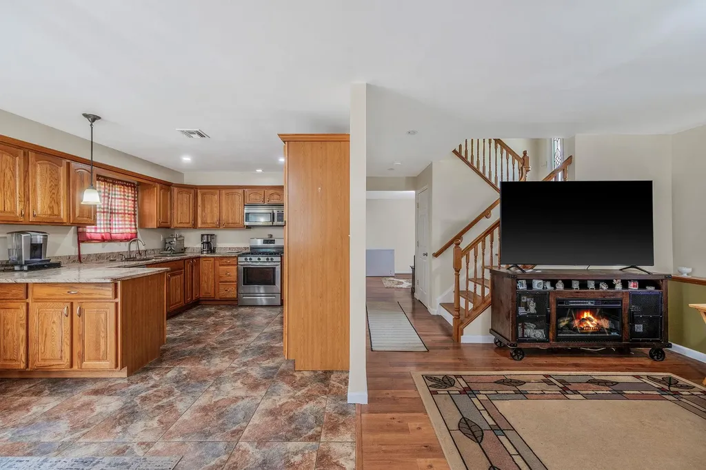 4 Flintlock Lane Selden NY 11784
