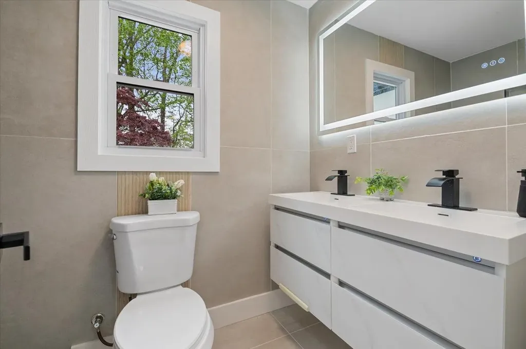 12 Graystone Lane Smithtown NY 11787