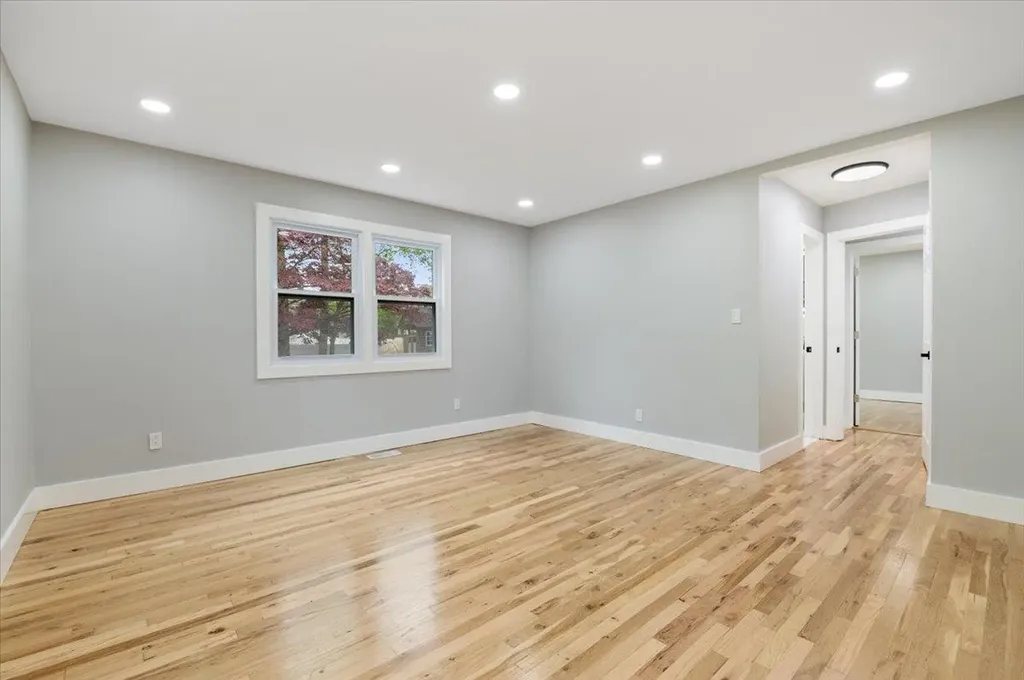 12 Graystone Lane Smithtown NY 11787