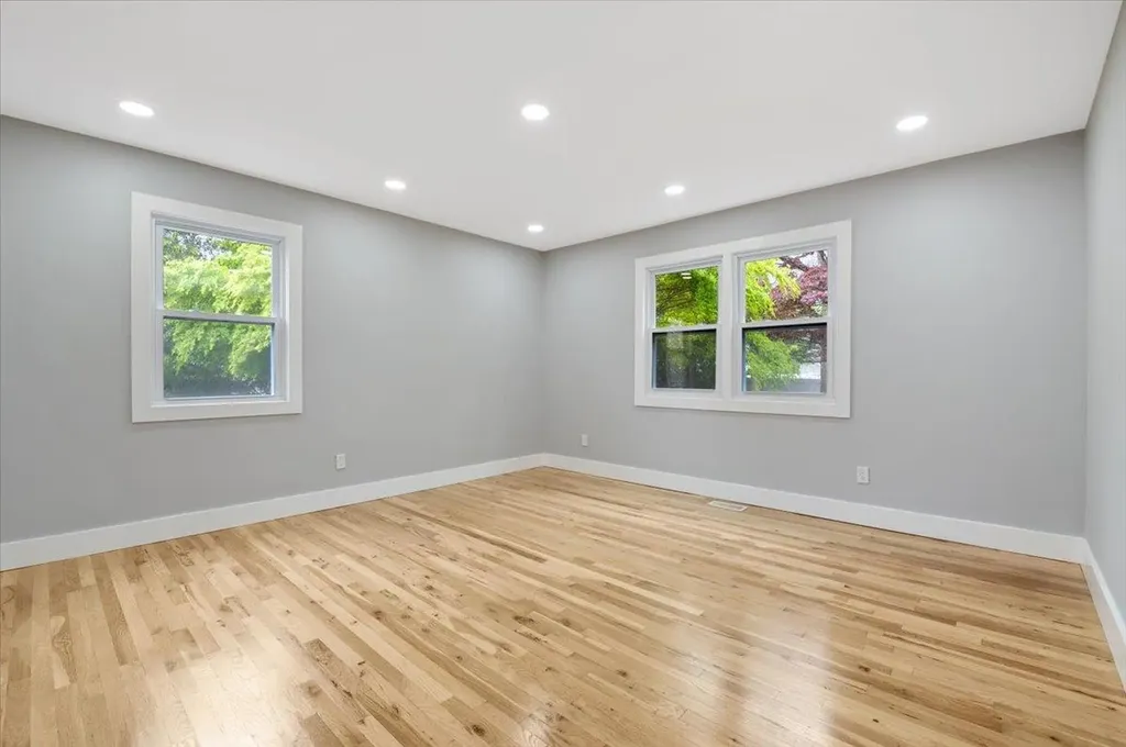 12 Graystone Lane Smithtown NY 11787