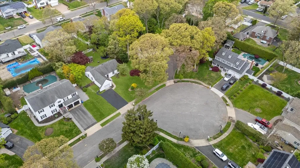 12 Graystone Lane Smithtown NY 11787