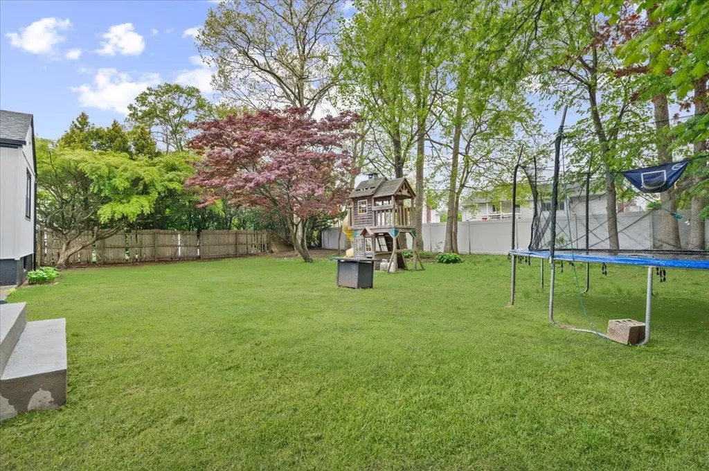 12 Graystone Lane Smithtown NY 11787