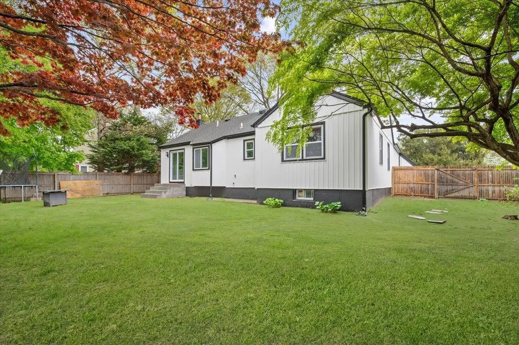 12 Graystone Lane Smithtown NY 11787
