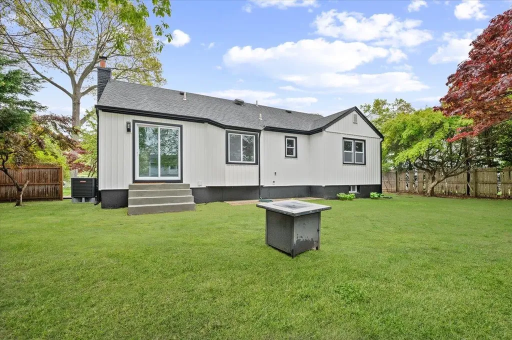 12 Graystone Lane Smithtown NY 11787