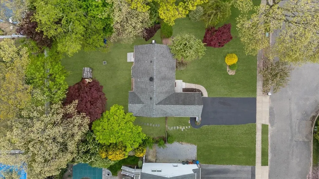 12 Graystone Lane Smithtown NY 11787