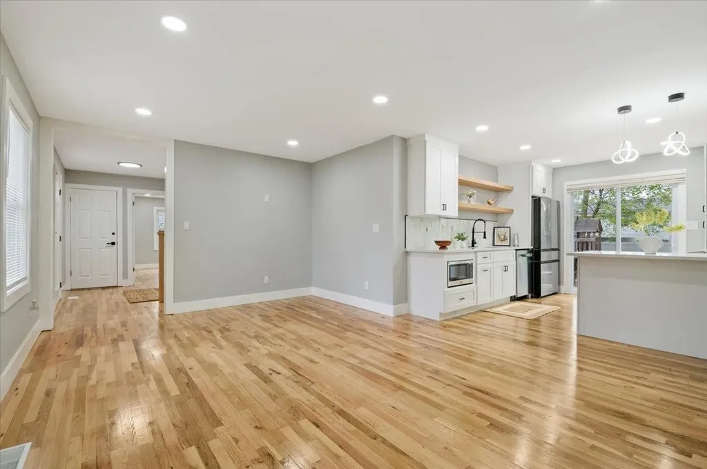 12 Graystone Lane Smithtown NY 11787