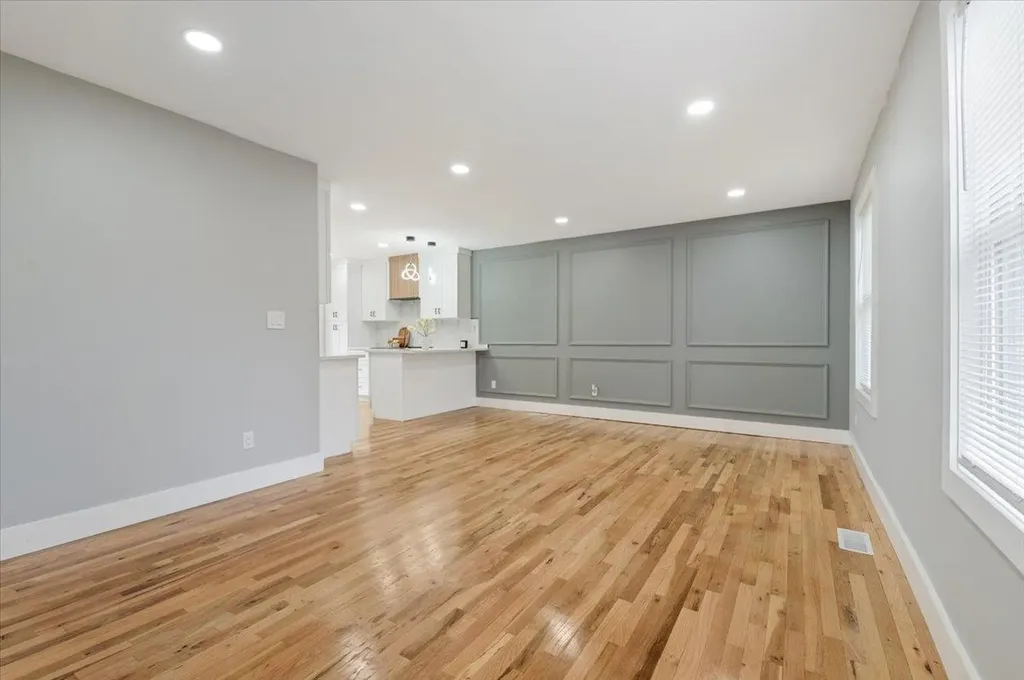 12 Graystone Lane Smithtown NY 11787