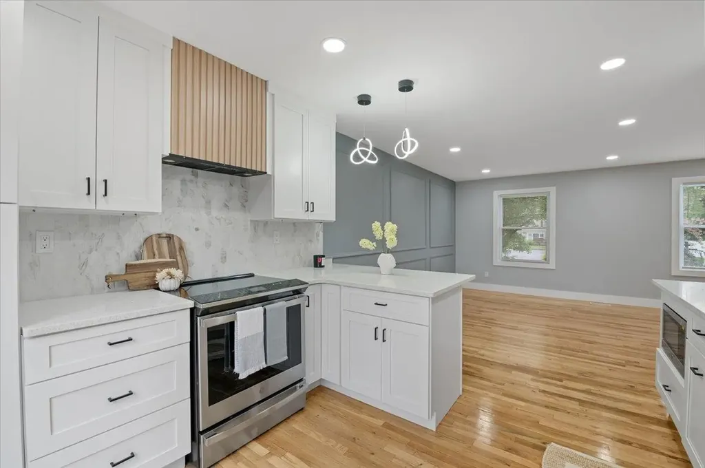 12 Graystone Lane Smithtown NY 11787