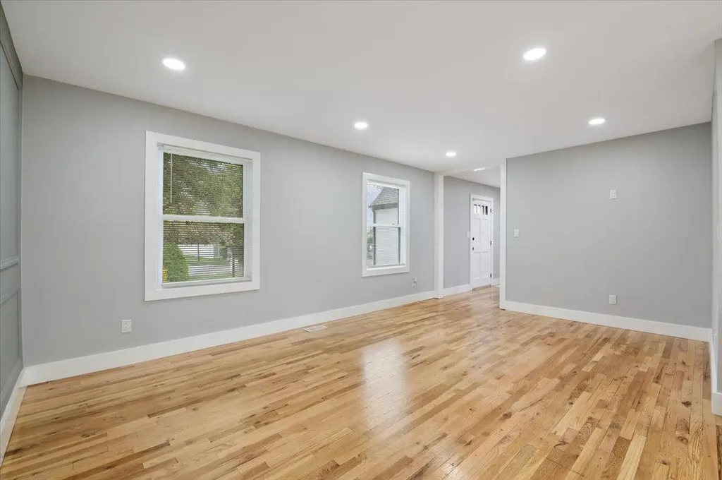 12 Graystone Lane Smithtown NY 11787
