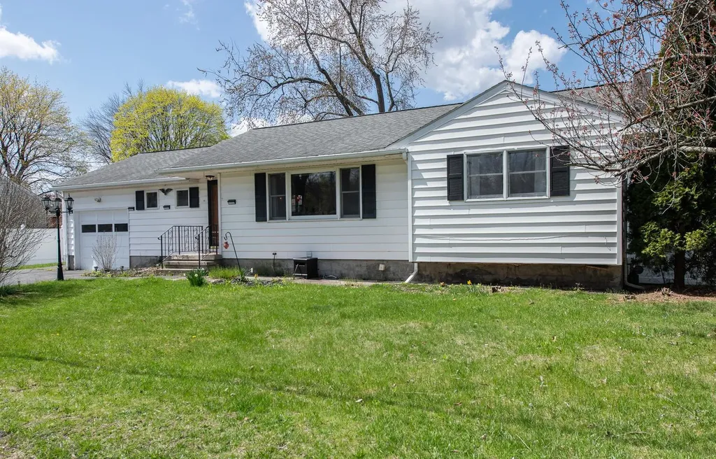 15 Simmons Drive Saugerties NY 12477
