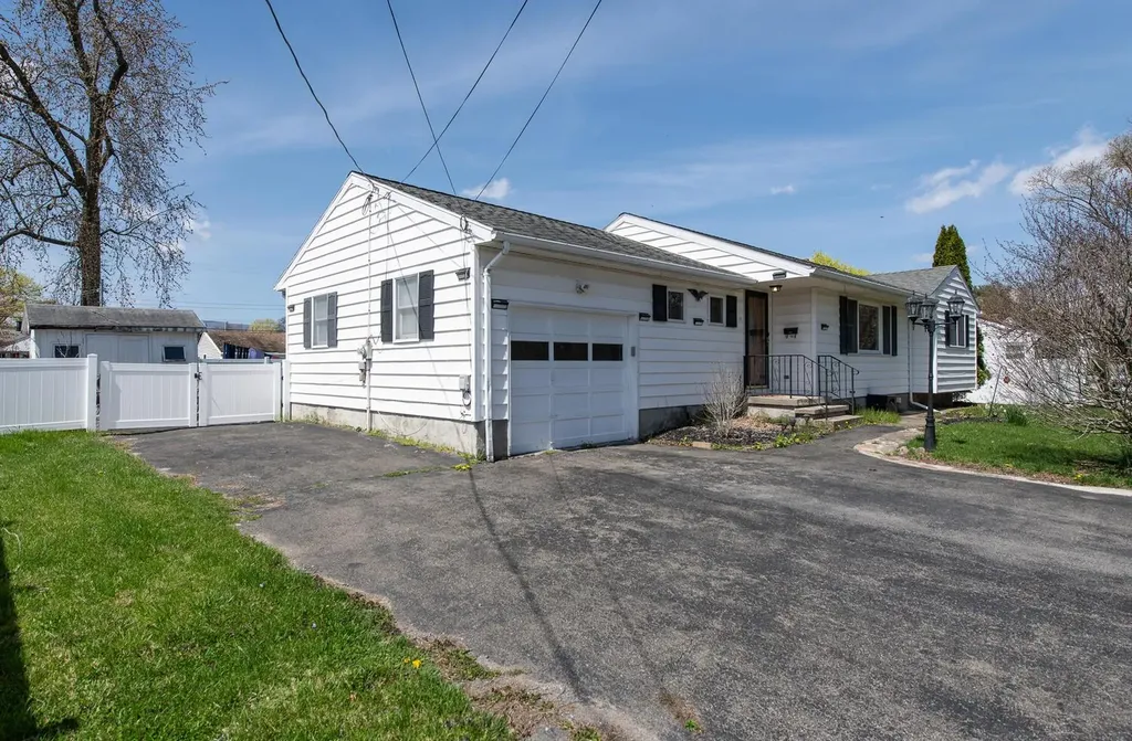 15 Simmons Drive Saugerties NY 12477