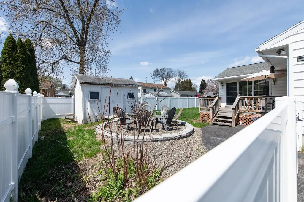 15 Simmons Drive Saugerties NY 12477