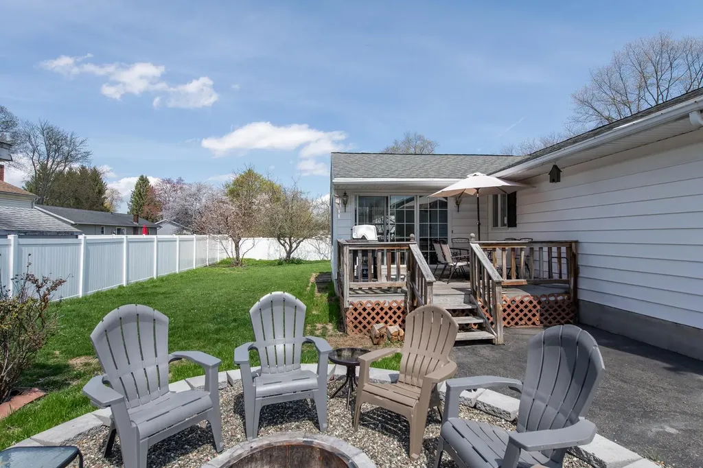 15 Simmons Drive Saugerties NY 12477