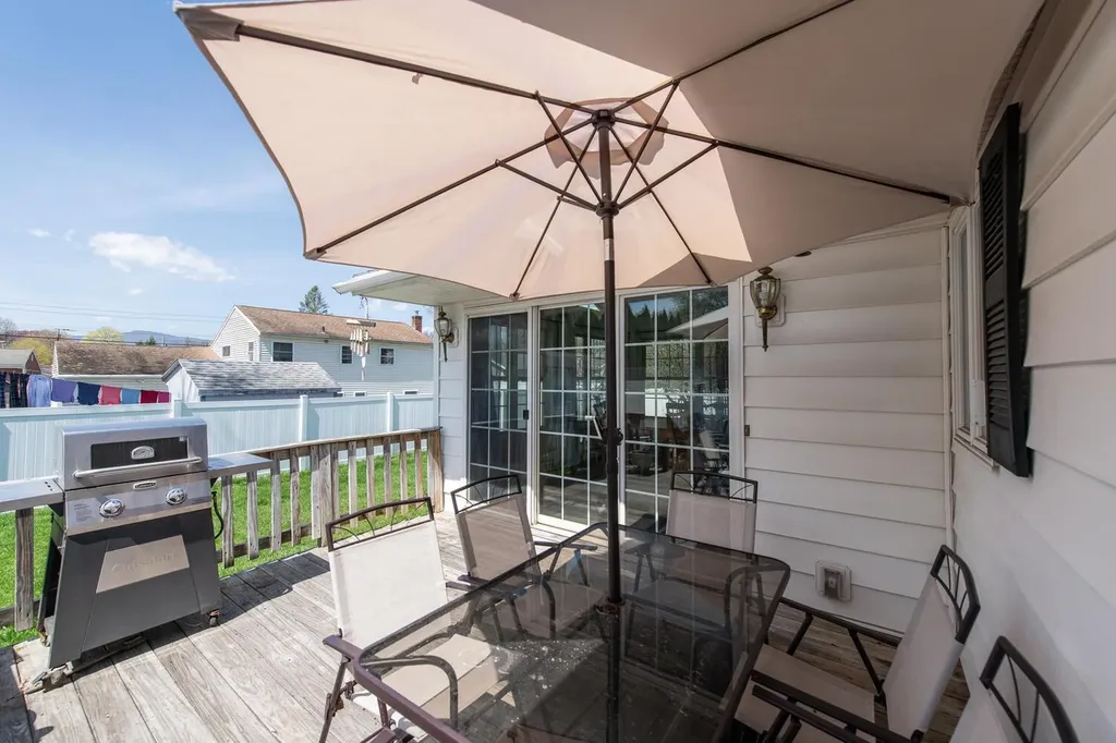 15 Simmons Drive Saugerties NY 12477