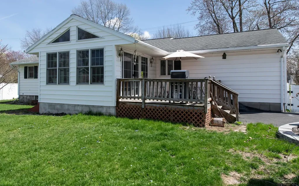15 Simmons Drive Saugerties NY 12477