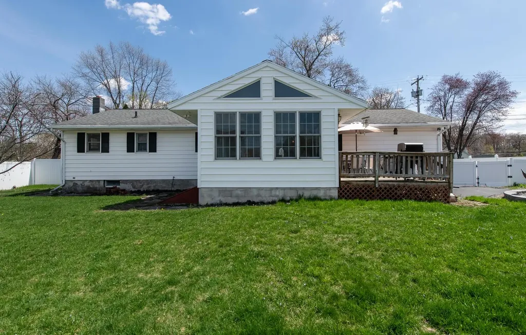 15 Simmons Drive Saugerties NY 12477