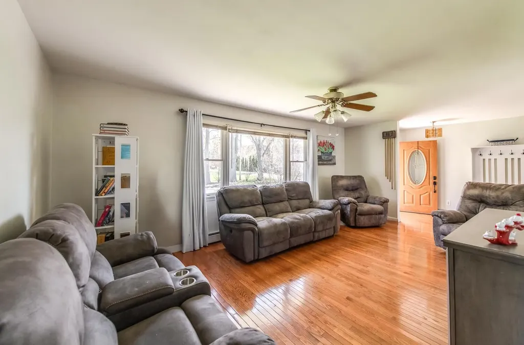 15 Simmons Drive Saugerties NY 12477