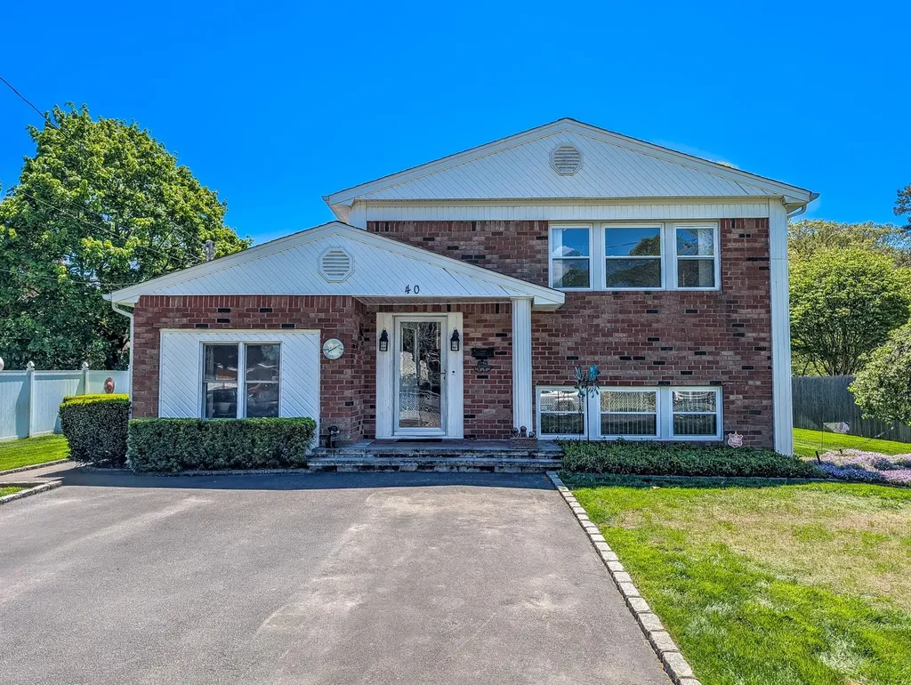 40 E Belmont Street Bay Shore NY 11706