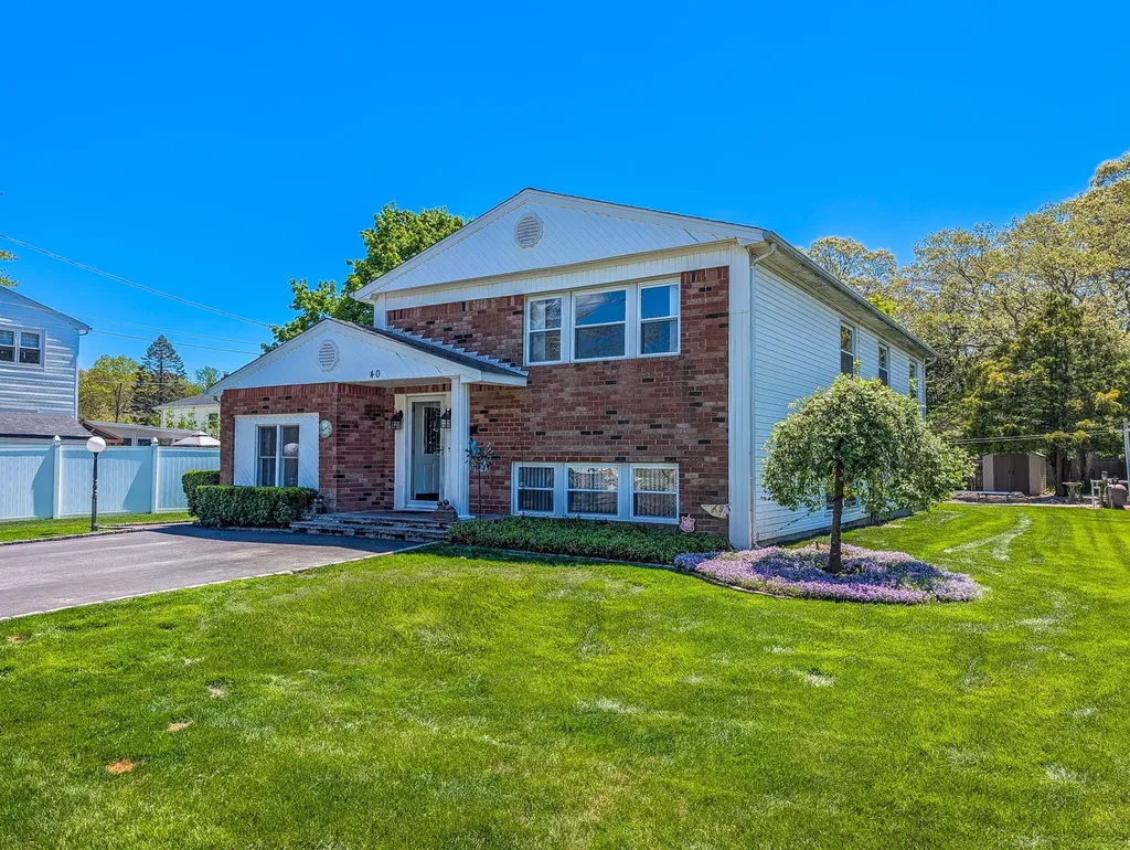 40 E Belmont Street Bay Shore NY 11706