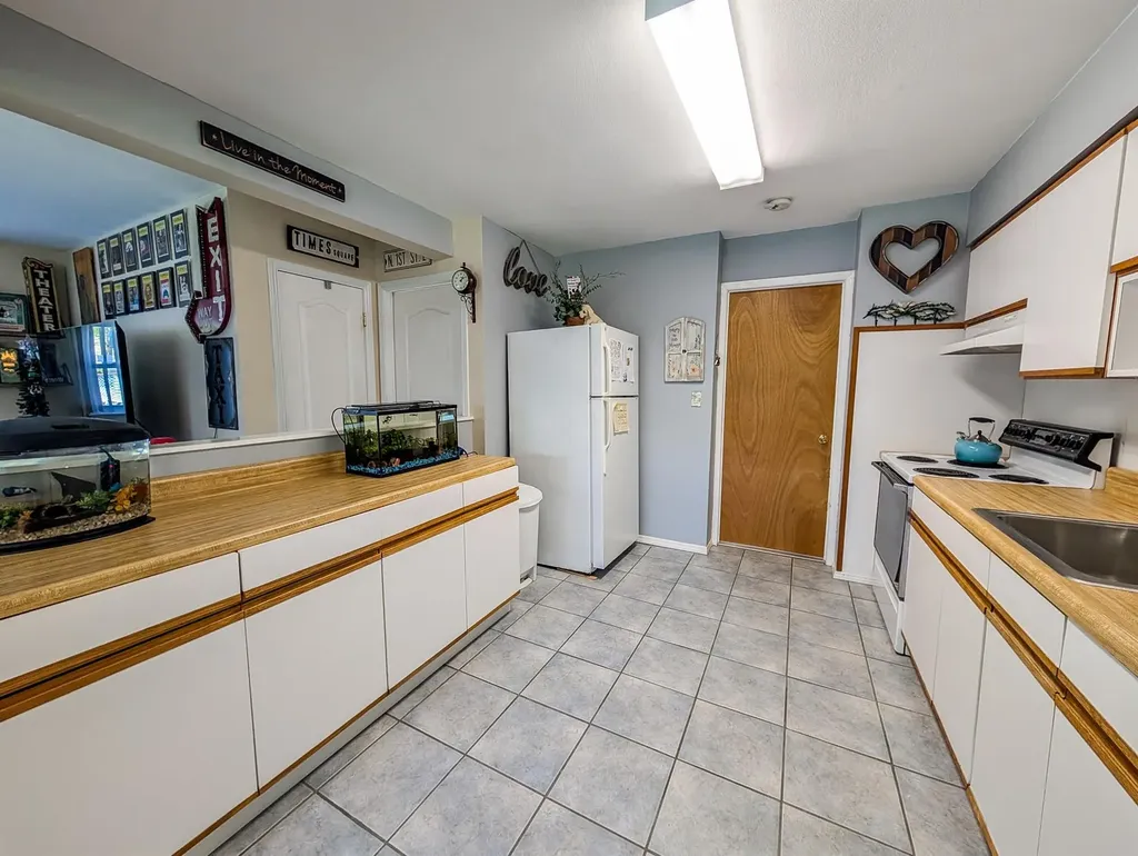 40 E Belmont Street Bay Shore NY 11706